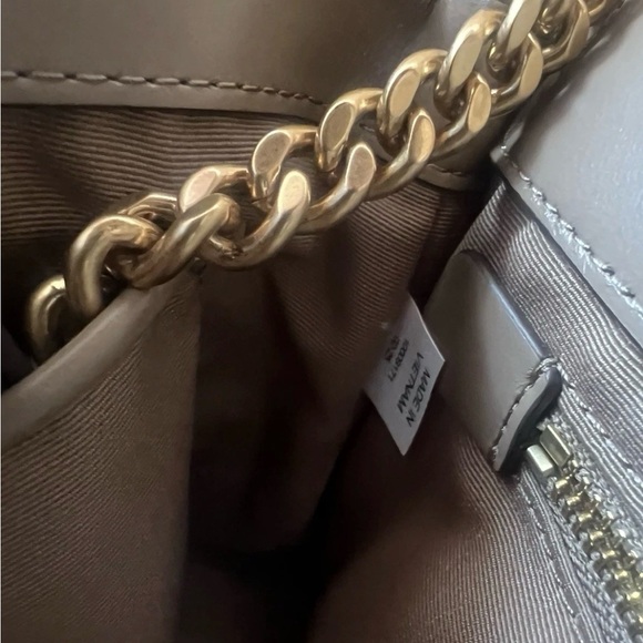 TORY BURCH
TAUPE OAK DIAMOND QUILT CONVERTIBLE SHOULDER CROSS BODY BAG NWT $575 main image 4